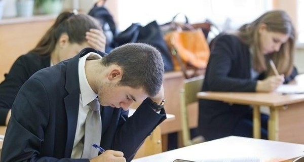 В Латвии школу оштрафовали за русский язык на экзамене