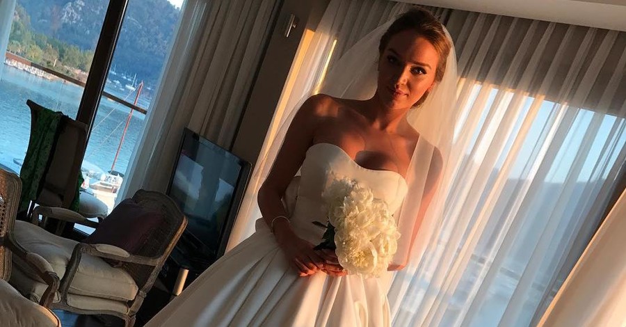 Свадебное платье дочери депутата Добкина обошлось в 9 тысяч долларов