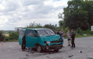 В Хмельницкой области столкнулись два микроавтобуса