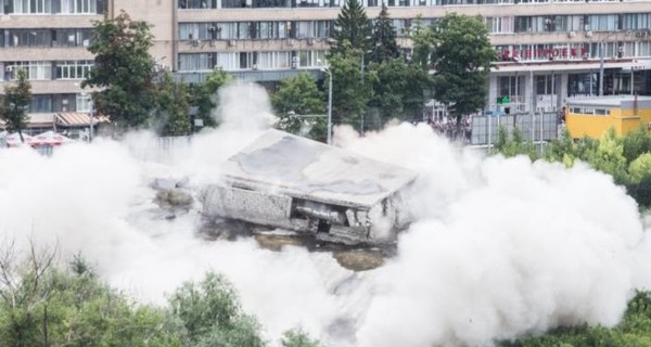 Появилось видео эпичного подрыва пятиэтажки в Харькове