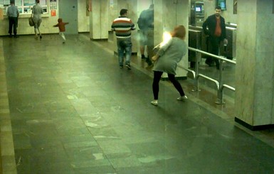 В метро Минска у девушки в рюкзаке взорвалась электронная сигарета