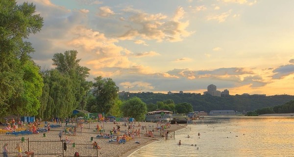 В Киеве разрешили купаться на двух пляжах