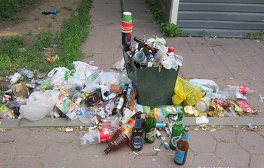 Депутаты предложили штрафовать украинцев, которые мусорят на улице