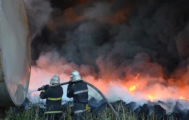 Николаев окутал столб ядовитого дыма: загорелся завод по переработке автомобильных шин