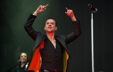 Солист Depeche Mode выписался из минской больницы и летит в Киев