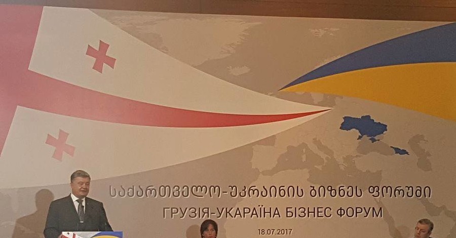 В Грузии Порошенко встретили баннером с ошибкой в слове 