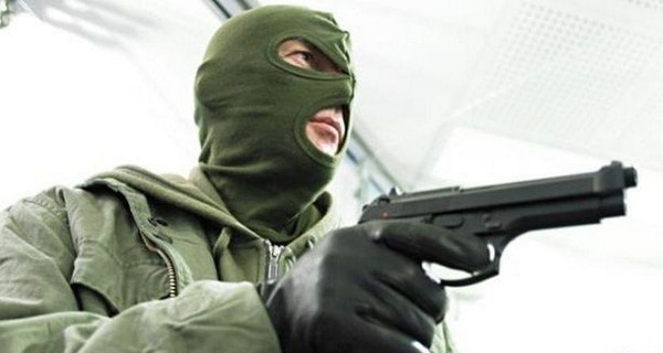 В Киеве около Лукьяновки мужчина ограбил кредитный пункт 