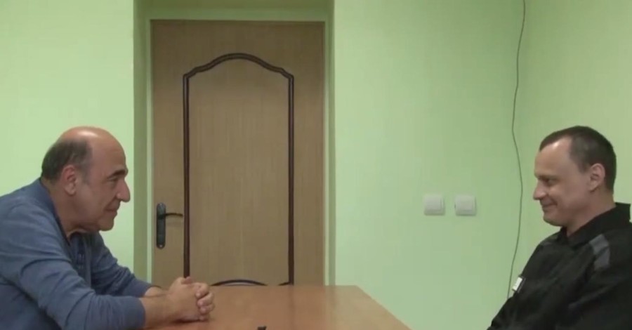 Опубликовано видео встречи Рабиновича и политзаключенного Карпюка в российской тюрьме