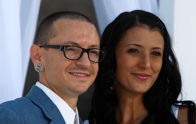 Хакеры поиздевались над смертью вокалиста Linkin Park, взломав Твиттер его жены