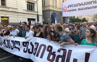 В Грузии националисты напали на представителей 