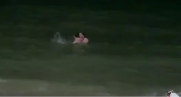 В Таиланде задержали двоих россиян, разгуливавших по пляжу нагишом 