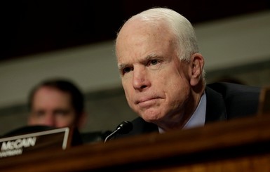 Перенесший операцию Маккейн возвращается на работу в Сенат