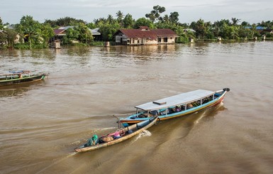В Индонезии затонул скоростной катер, погибли 47 человек