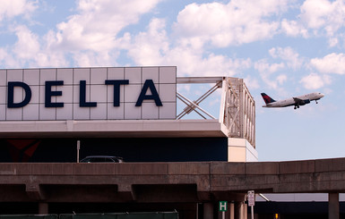 В Delta Air Lines рассказали, почему сняли с рейса россиянина