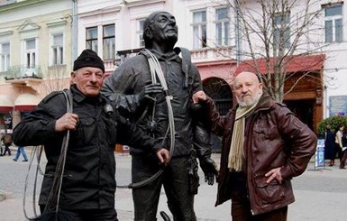 Трубочисту из Мукачево при жизни установили памятник и посвятили фестиваль