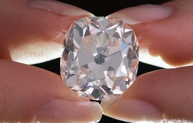 В Гонконге грабитель проглотил бриллианты на 6 миллионов долларов 