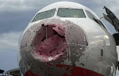 Украинский пилот героически посадил разбитый самолет в Стамбуле