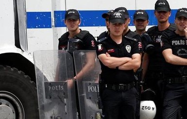 На курорте в Турции неизвестный устроил стрельбу, ранены четверо