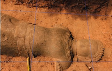 В Камбодже археологи нашли древнюю статую весом 200 килограммов