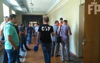 СБУ проводит обыски в мэрии Запорожья: ищут незаконные камеры наблюдения