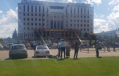 Подробности стрельбы в суде Москвы: бандит начал душить конвойного 
