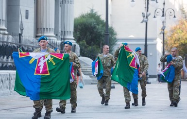 Порошенко поздравил десантников с профессиональным праздником 