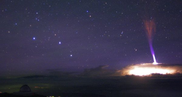 На Гавайях в гору Мауна-Кеа ударила 80-километровая молния