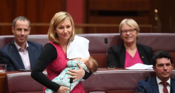 Как политики кормят грудью детей в парламенте 