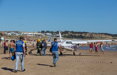 В Португалии самолет приземлился на пляже, есть жертвы
