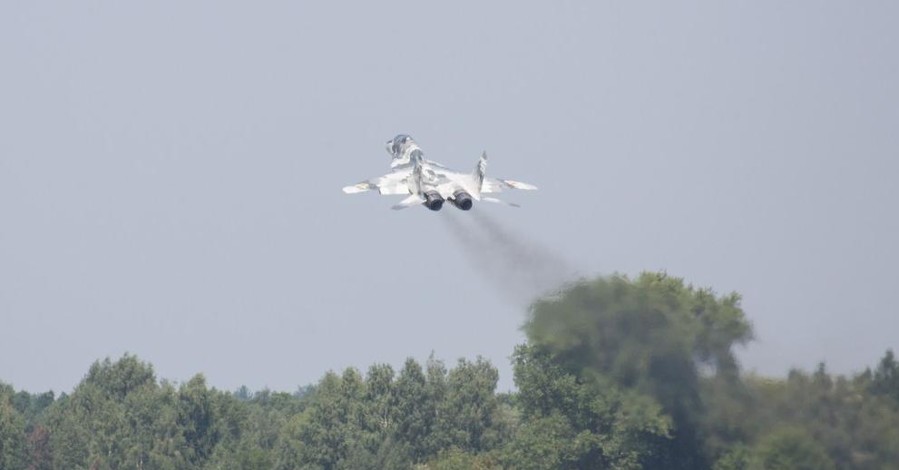 Порошенко полетал на истребителе МиГ-29