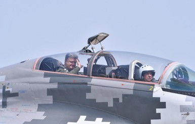 Появилось видео полета Порошенко на истребителе МиГ-29