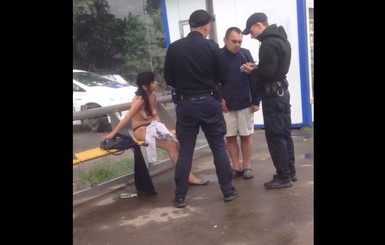 Во Львове парочка занялась сексом на остановке возле психбольницы