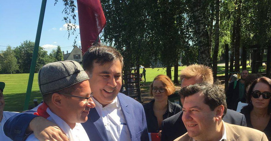 Саакашвили из Польши приехал в Литву 