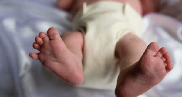 В Ровенской области нашли живого новорожденного в школьном туалете