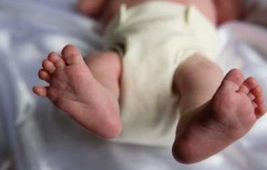В Ровенской области нашли живого новорожденного в школьном туалете