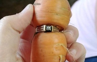 У женщины на огороде выросла морковь с потерянным 13 лет назад кольцом 