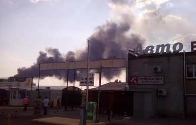 В Днепре горит завод по переработке вторсырья