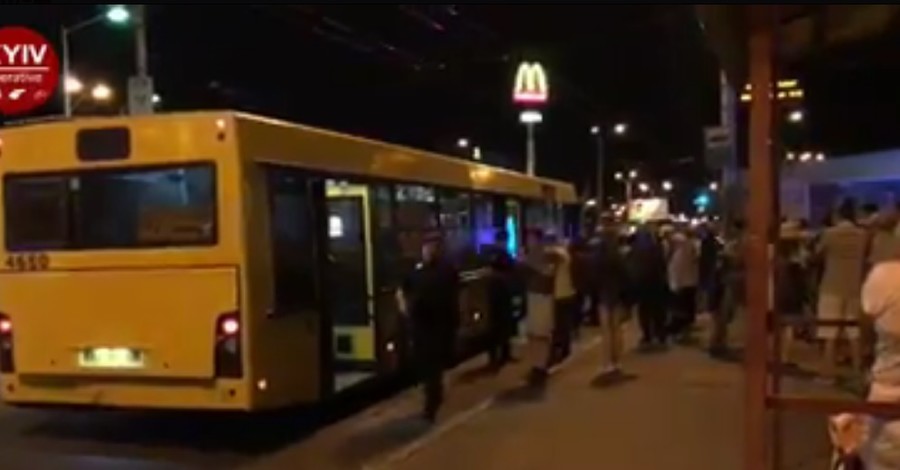 В Киеве пассажир открыл стрельбу в автобусе