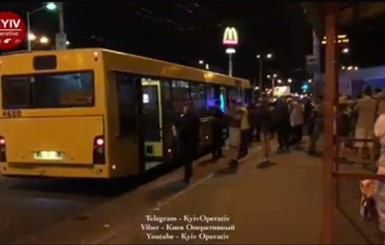 В Киеве пассажир открыл стрельбу в автобусе