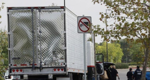 Американские пограничники обнаружили 60 нелегалов в запертом грузовике