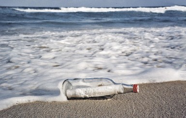 Британец отправил в море две тысячи бутылок с любовными посланиями