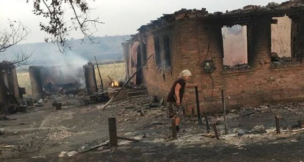 На Донбассе сгорело село