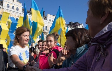 Марина Порошенко удивила выбором наряда на День флага Украины