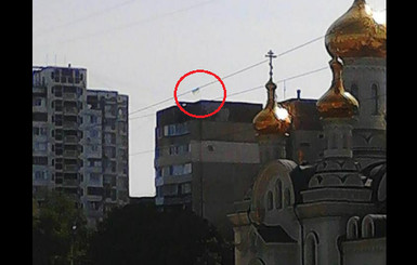 В Донецке на крыше многоэтажке неизвестные вывесили флаг Украины  