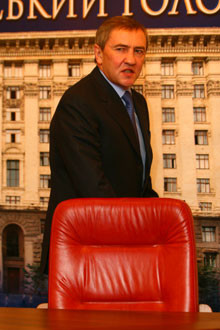 Черновецкий попросил президента отстранить его от должности 