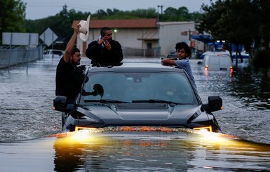 На Техас обрушилось катастрофическое наводнение