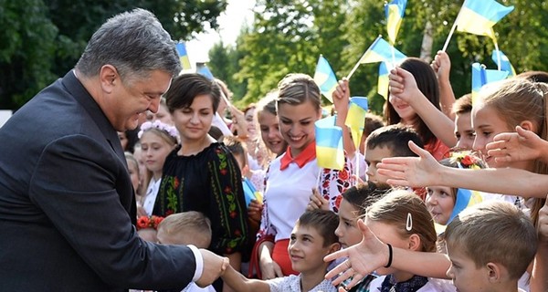 Порошенко призвал львовские школы помочь школам Донбасса