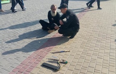 Житель Александрии приносил себя в жертву, чтобы очистить площадь от Ленина