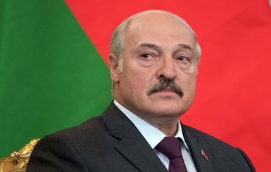 Лукашенко прокатился на новеньком автомобиле 