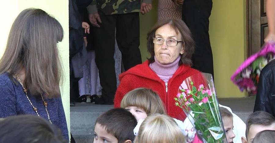 Самая пожилая мать Украины из Чернигова отправила дочь в первый класс
